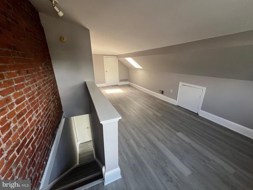 1000 W 8th Street - Photo 11