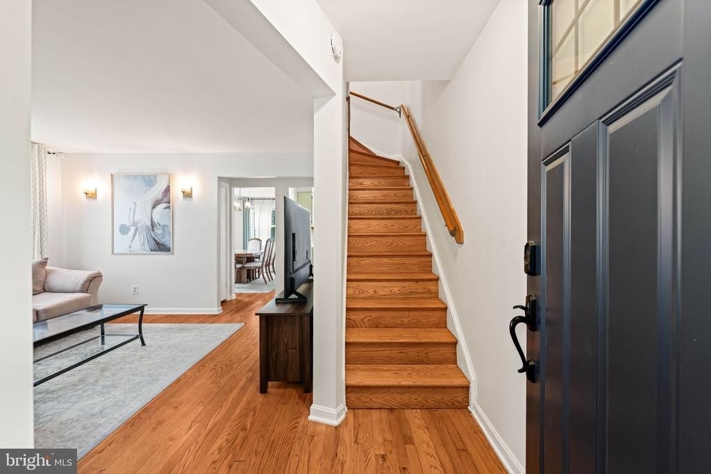 139 Hawaii Avenue Ne - Photo 1