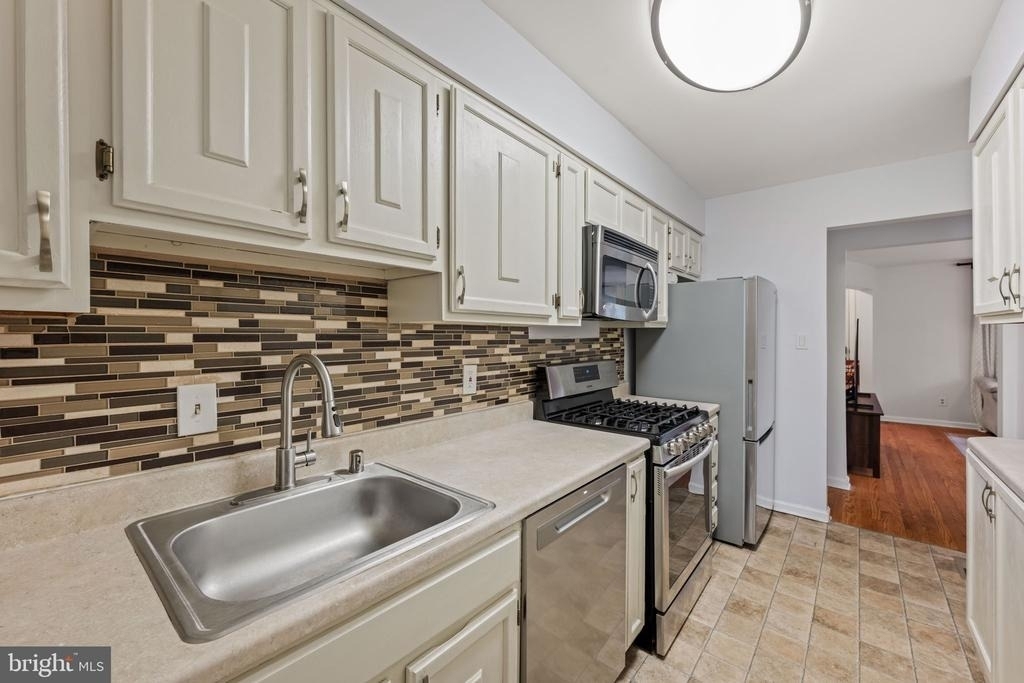 139 Hawaii Avenue Ne - Photo 6