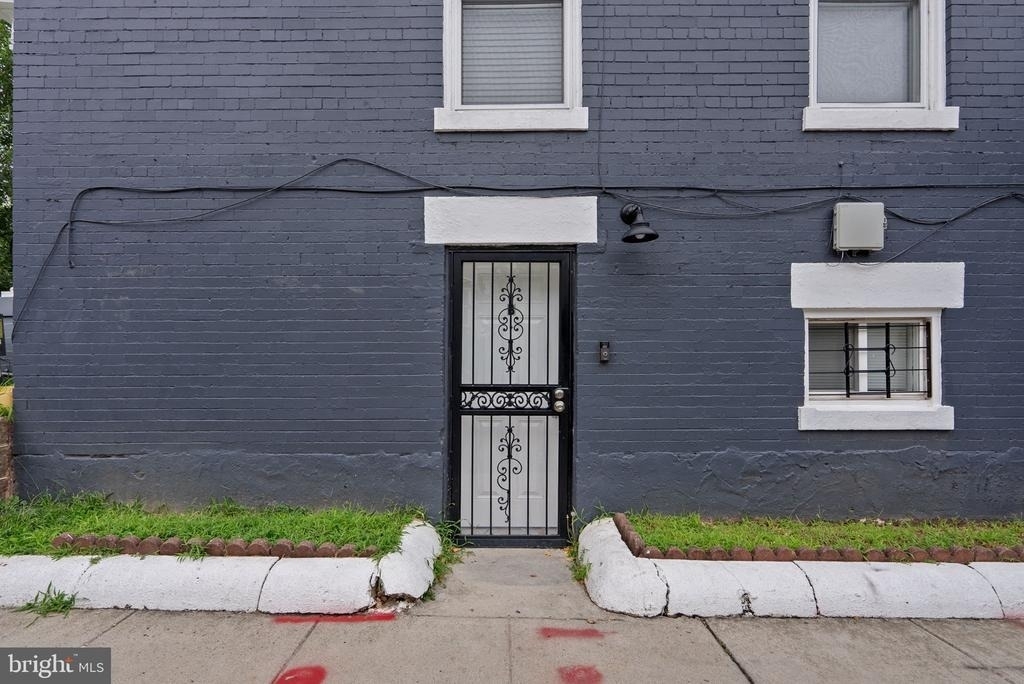 141 Uhland Terrace Ne - Photo 2