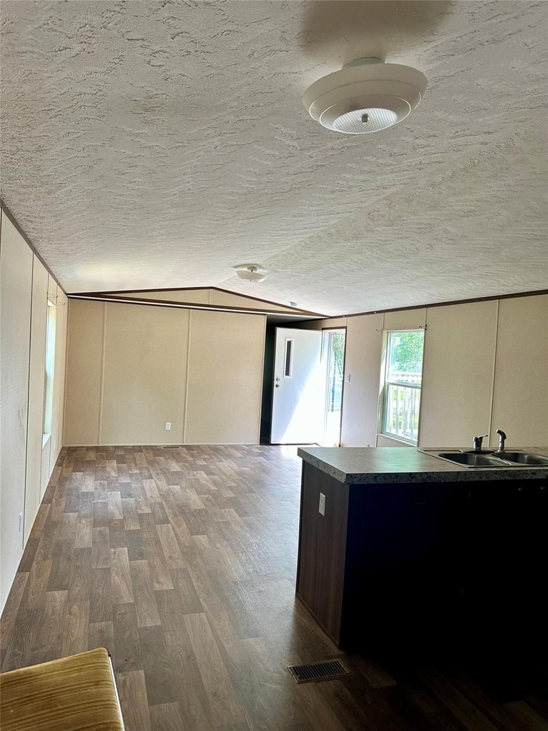 104 Shoshoni Dr - Photo 4
