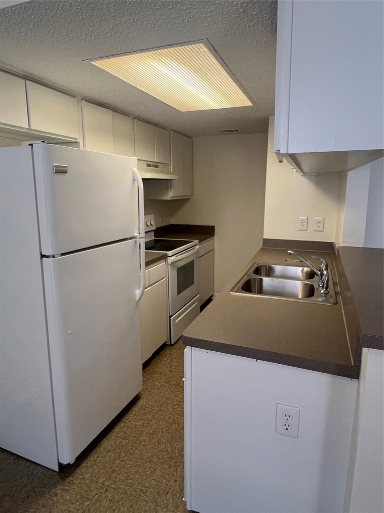 1410 W North Loop Blvd - Photo 10