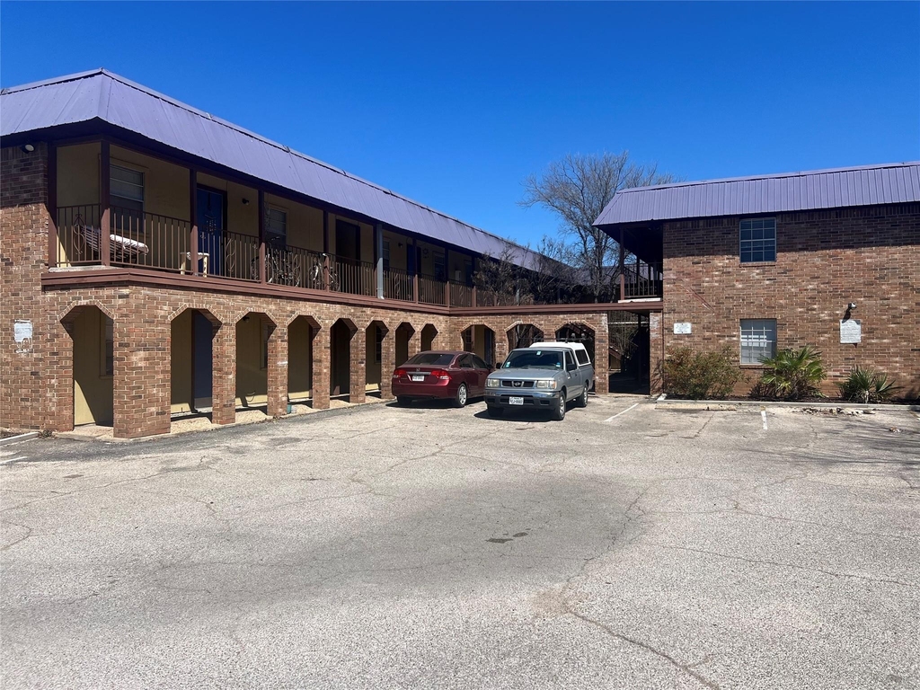 1410 W North Loop Blvd - Photo 2