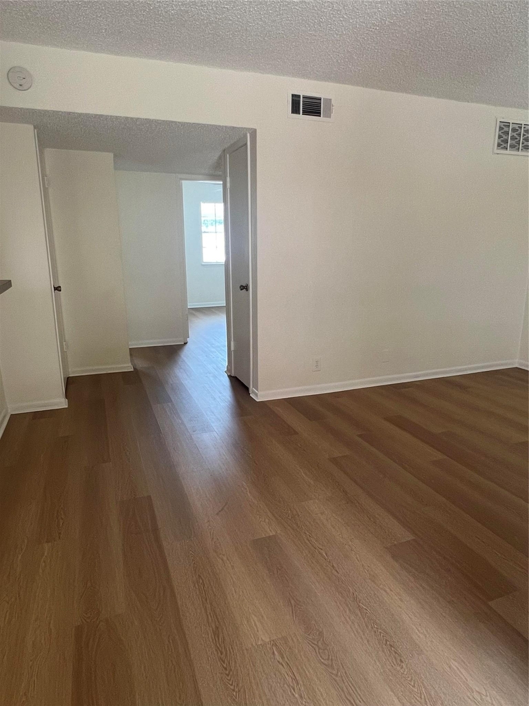 1410 W North Loop Blvd - Photo 18