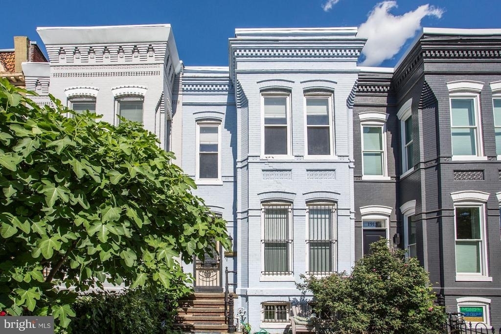 1915 11th Street Nw - Photo 1