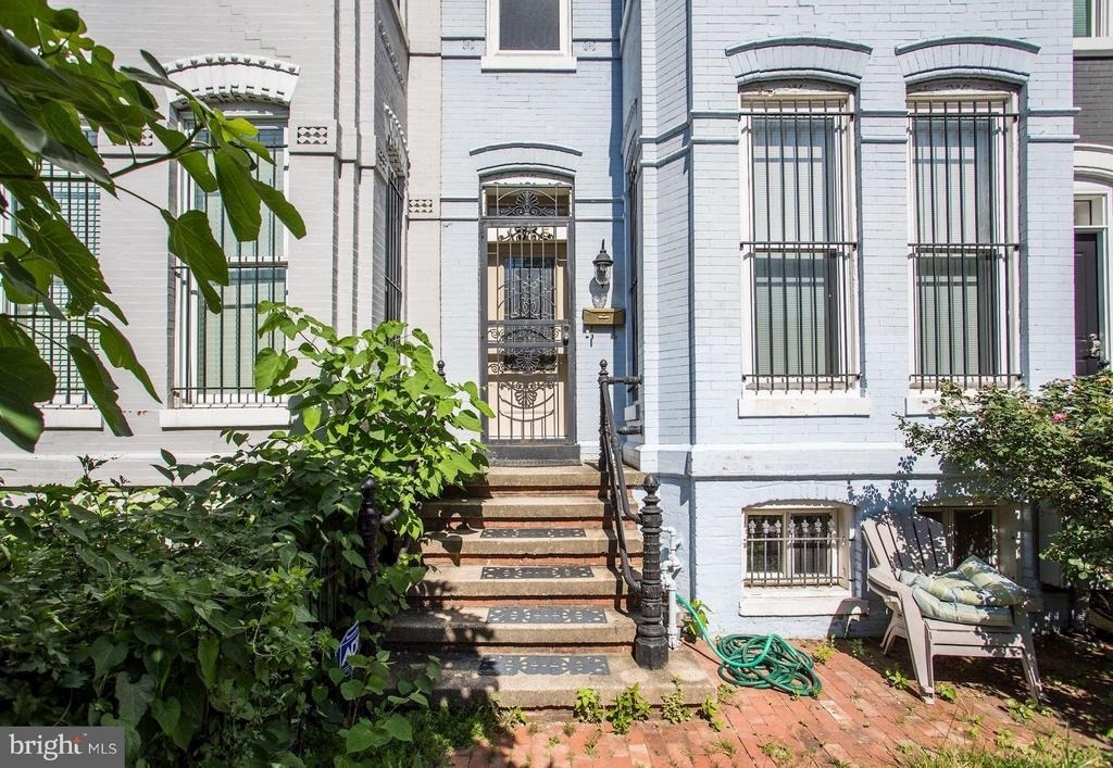 1915 11th Street Nw - Photo 2