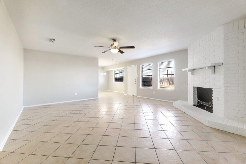 1214 Doonesbury Dr - Photo 3