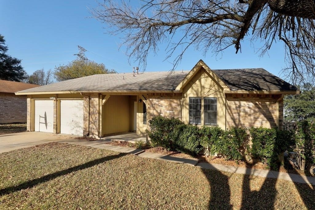1214 Doonesbury Dr - Photo 1