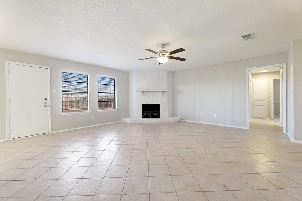 1214 Doonesbury Dr - Photo 4