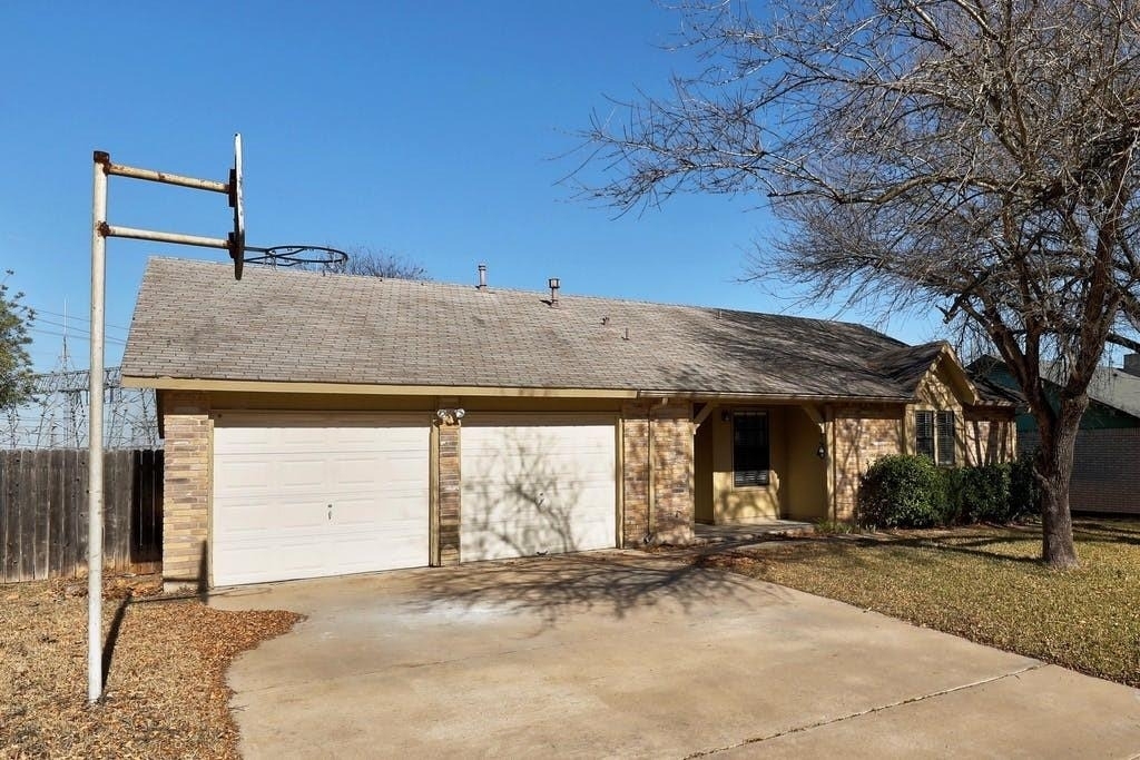 1214 Doonesbury Dr - Photo 2