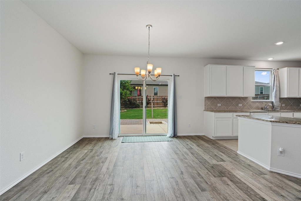 305 Los Cobos Ln - Photo 5