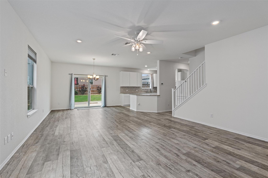 305 Los Cobos Ln - Photo 2