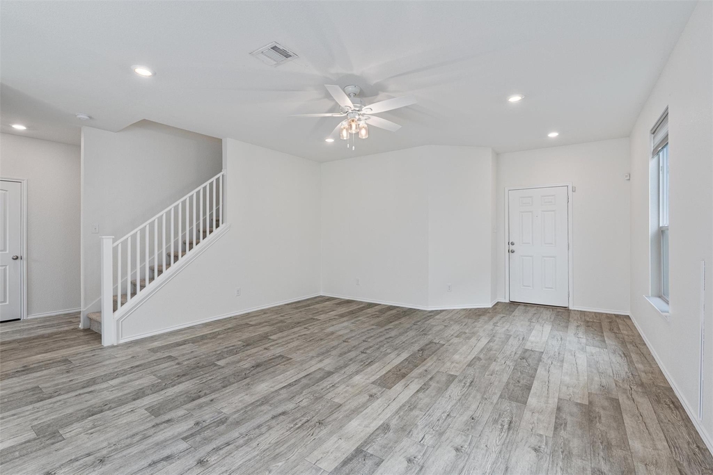 305 Los Cobos Ln - Photo 4
