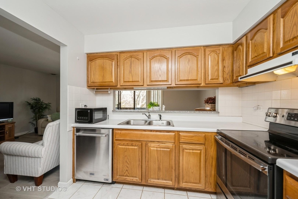 260 E Court Of Shorewood Court - Photo 4