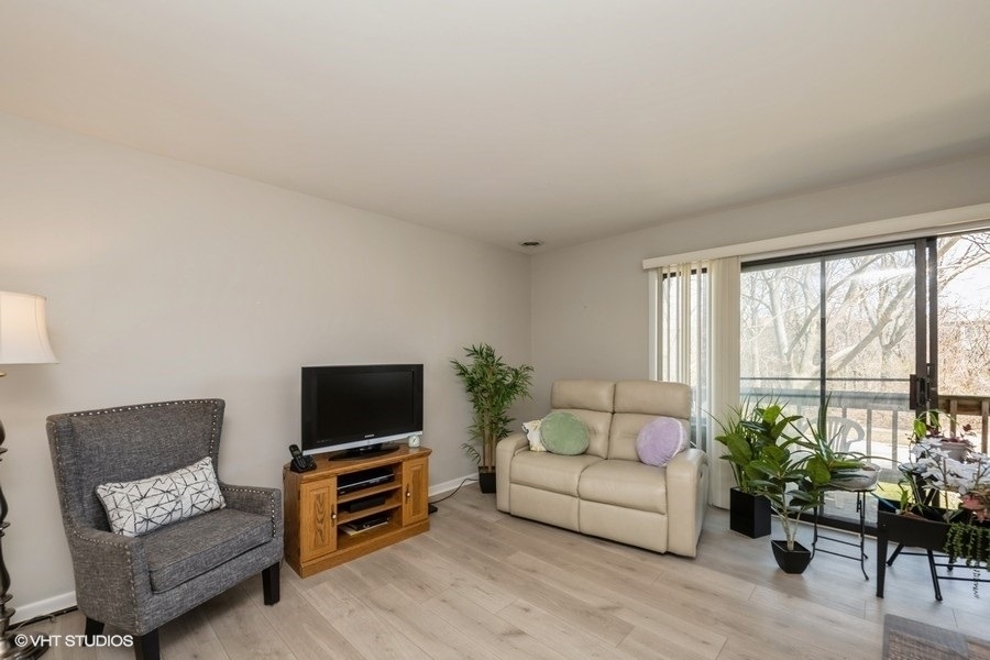 260 E Court Of Shorewood Court - Photo 2