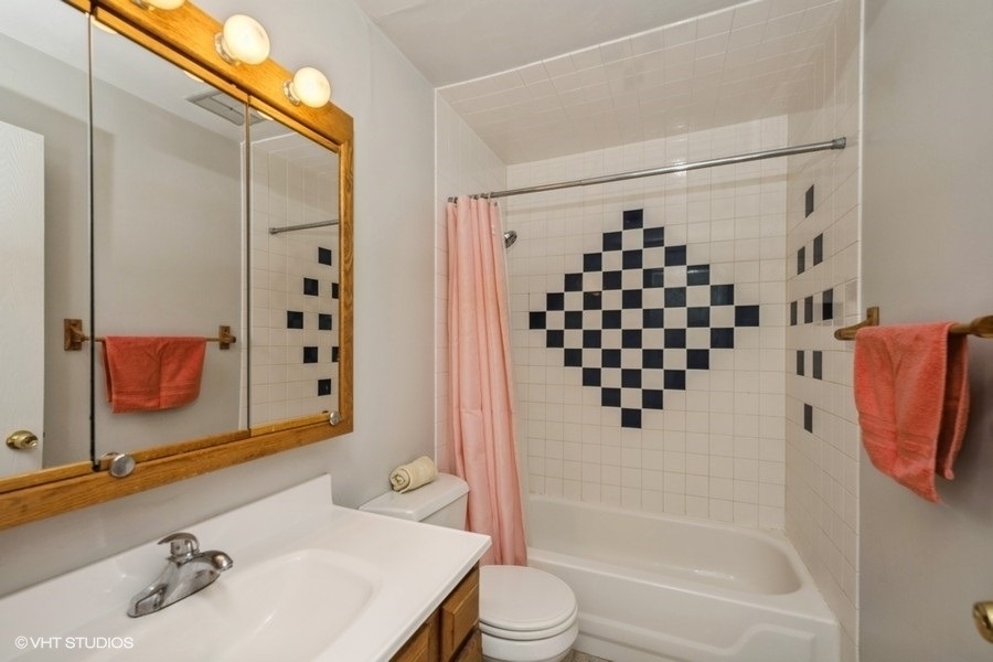 260 E Court Of Shorewood Court - Photo 8