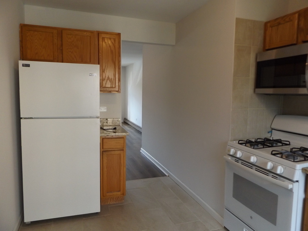 710 W Huntington Commons Road - Photo 8