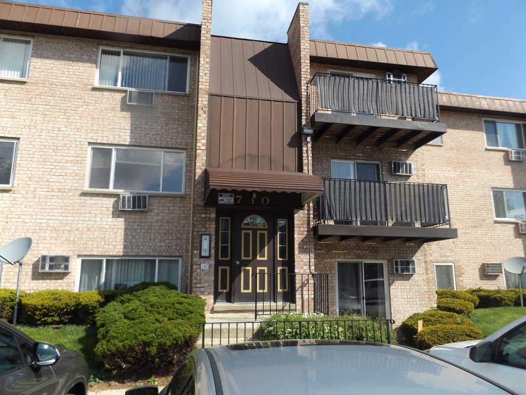 710 W Huntington Commons Road - Photo 1