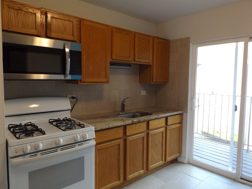 710 W Huntington Commons Road - Photo 6