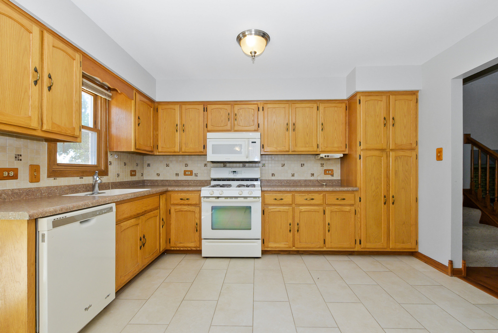 7745 Woodstock Drive - Photo 5