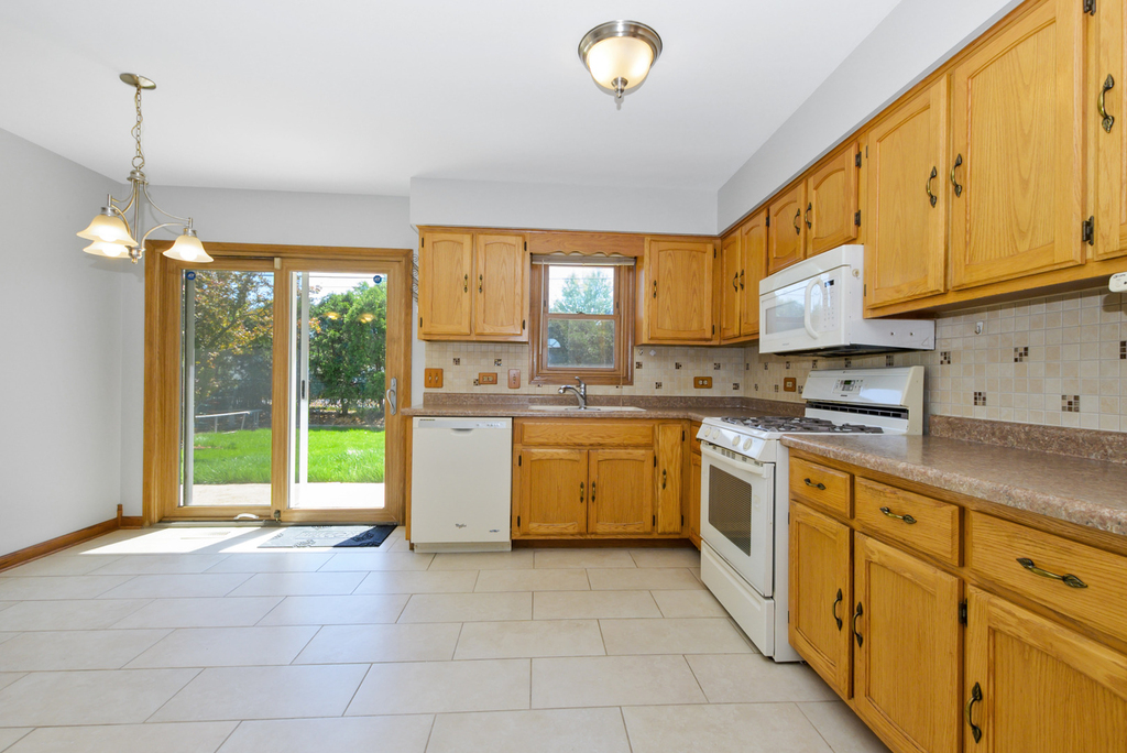 7745 Woodstock Drive - Photo 6