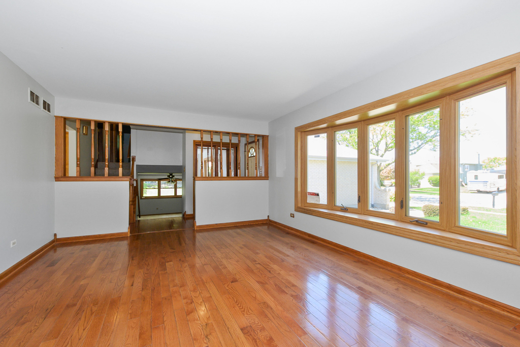 7745 Woodstock Drive - Photo 3
