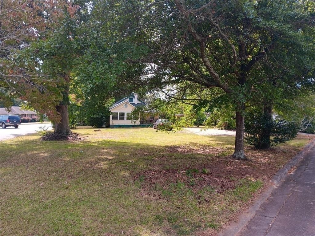 406 Brookwood Drive - Photo 3