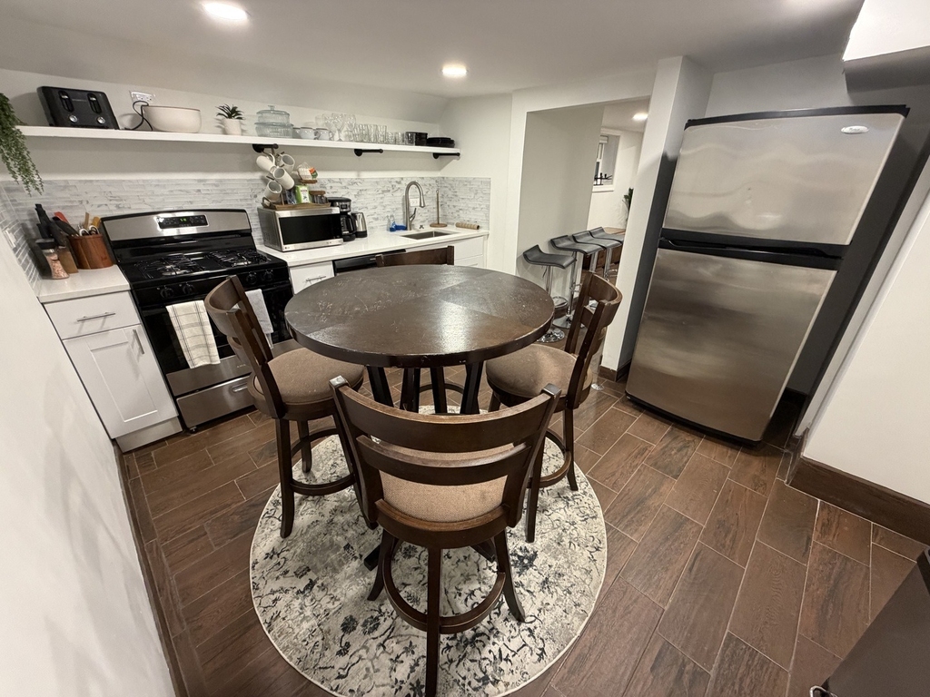 1805 W Cuyler Avenue - Photo 1