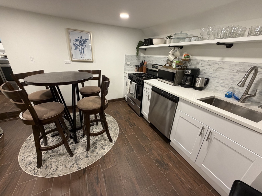 1805 W Cuyler Avenue - Photo 2