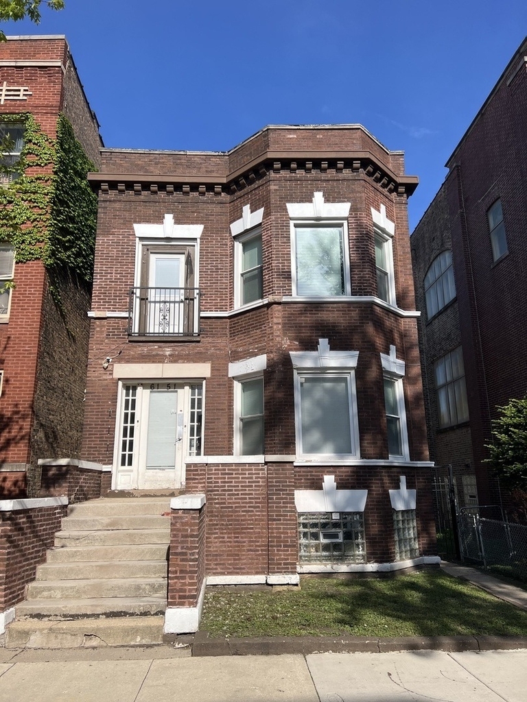 6151 S Langley Avenue - Photo 0