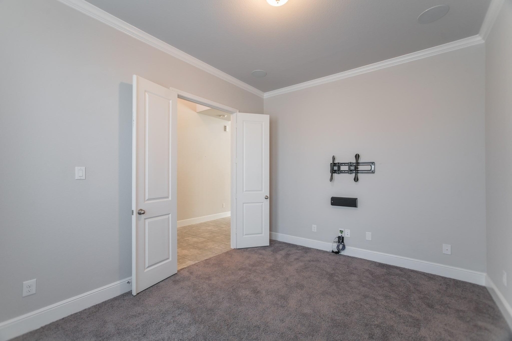 10054 Preserve Way - Photo 6