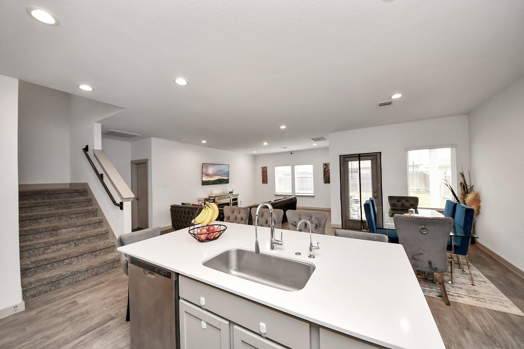 311 John House - Photo 18