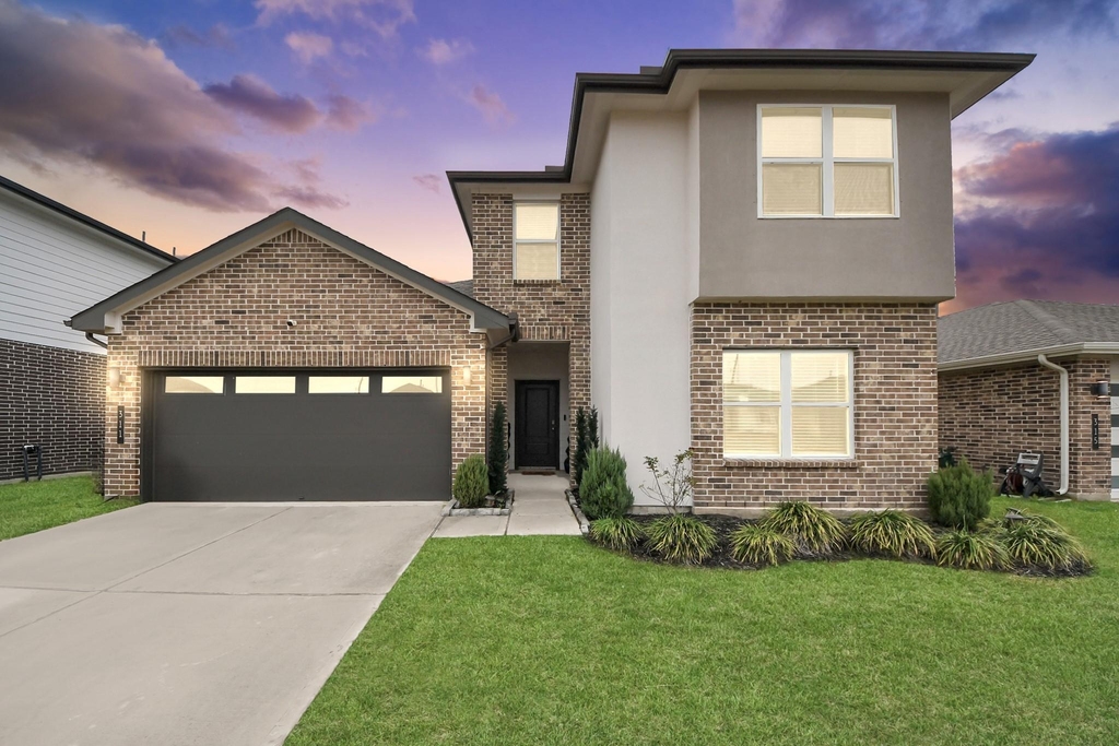 311 John House - Photo 1