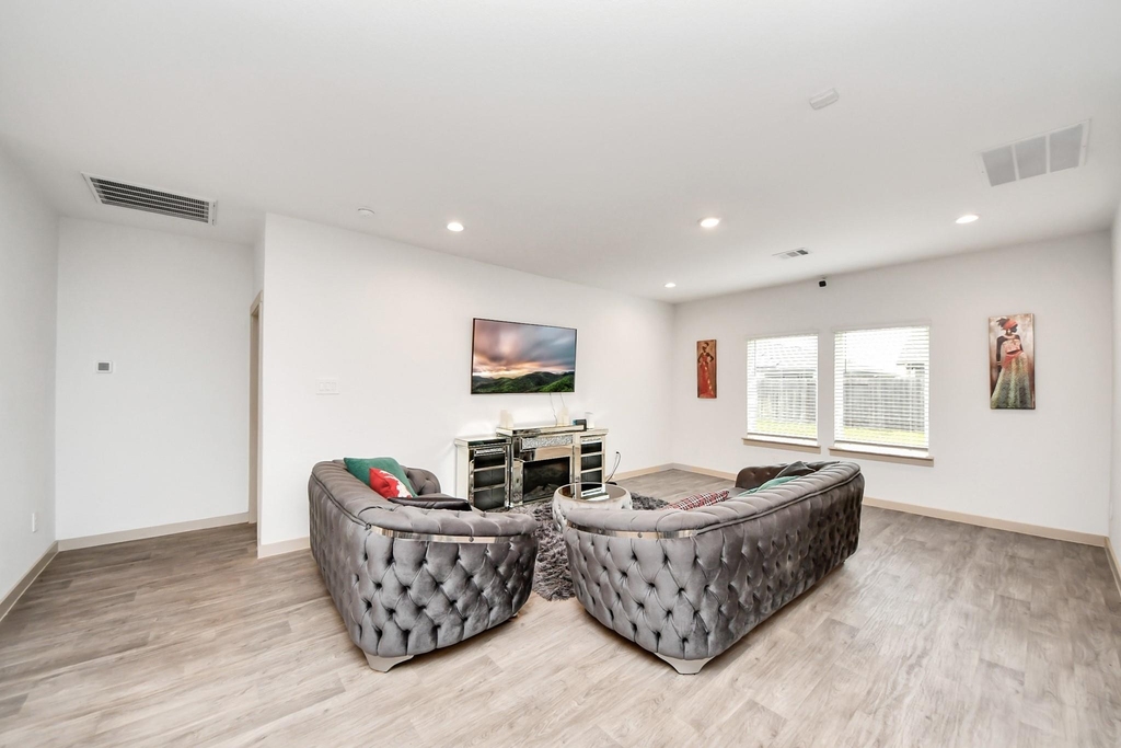 311 John House - Photo 13