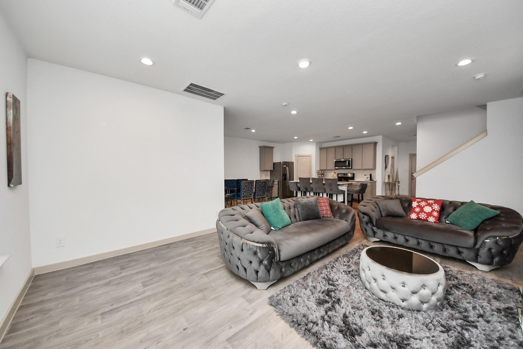 311 John House - Photo 11