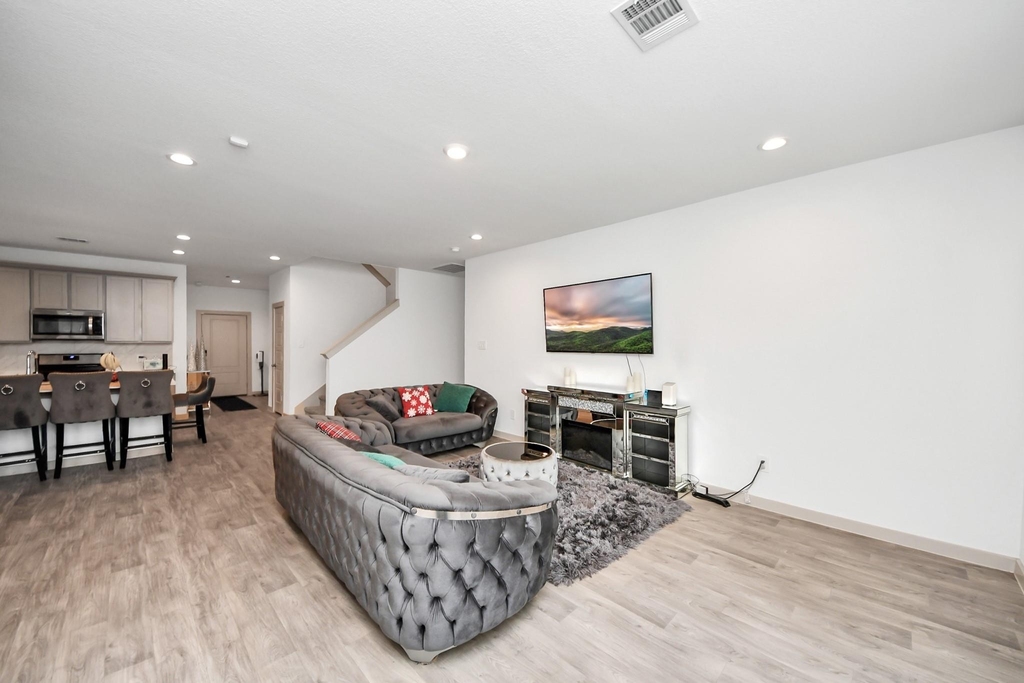 311 John House - Photo 12