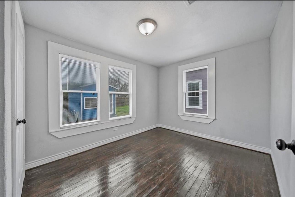 2205 Sumpter Street - Photo 2