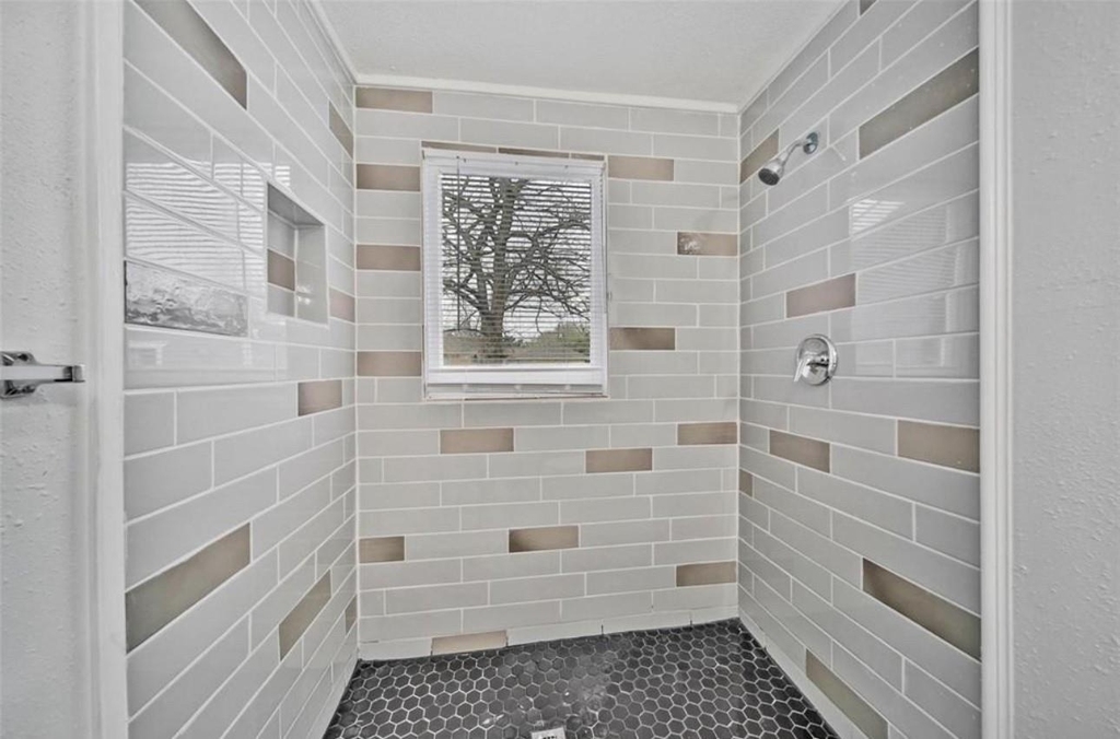 2205 Sumpter Street - Photo 3