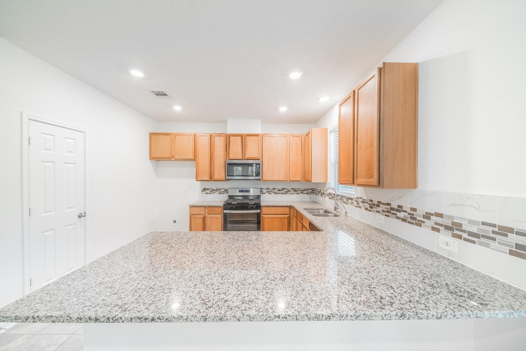 27618 Mesabe Drive - Photo 2