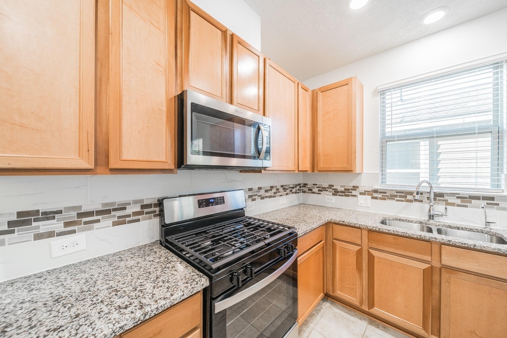 27618 Mesabe Drive - Photo 3