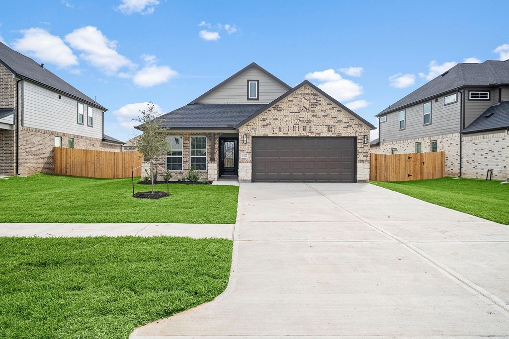 3327 Tilley Dr - Photo 0