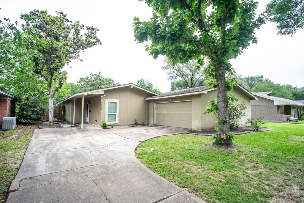 4522 Briarbend Drive - Photo 0