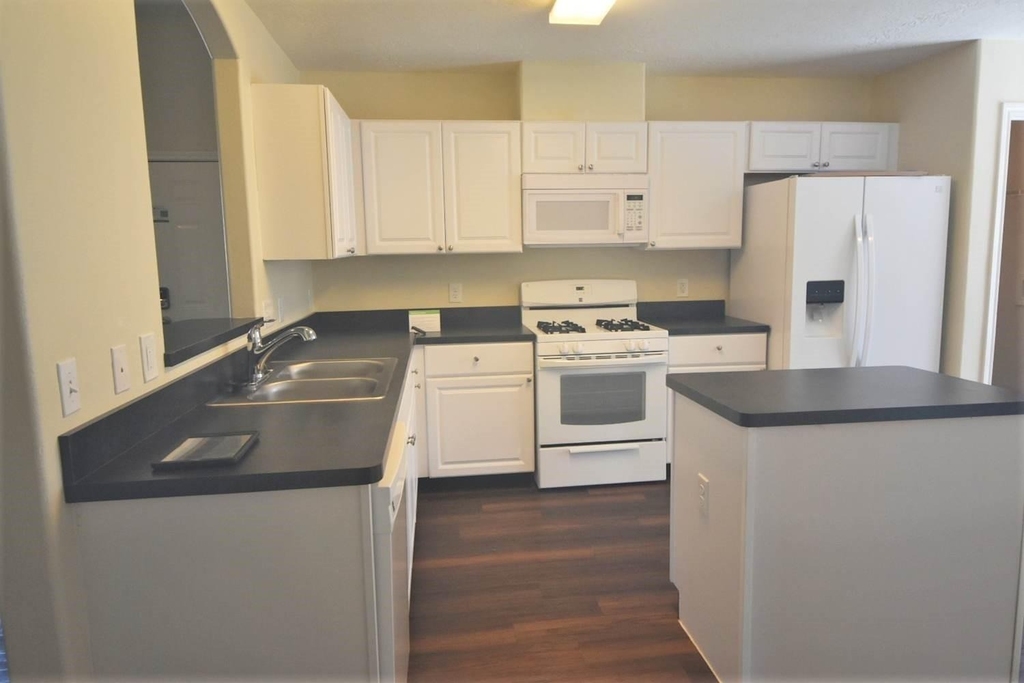 8567 Chaletford Drive - Photo 4