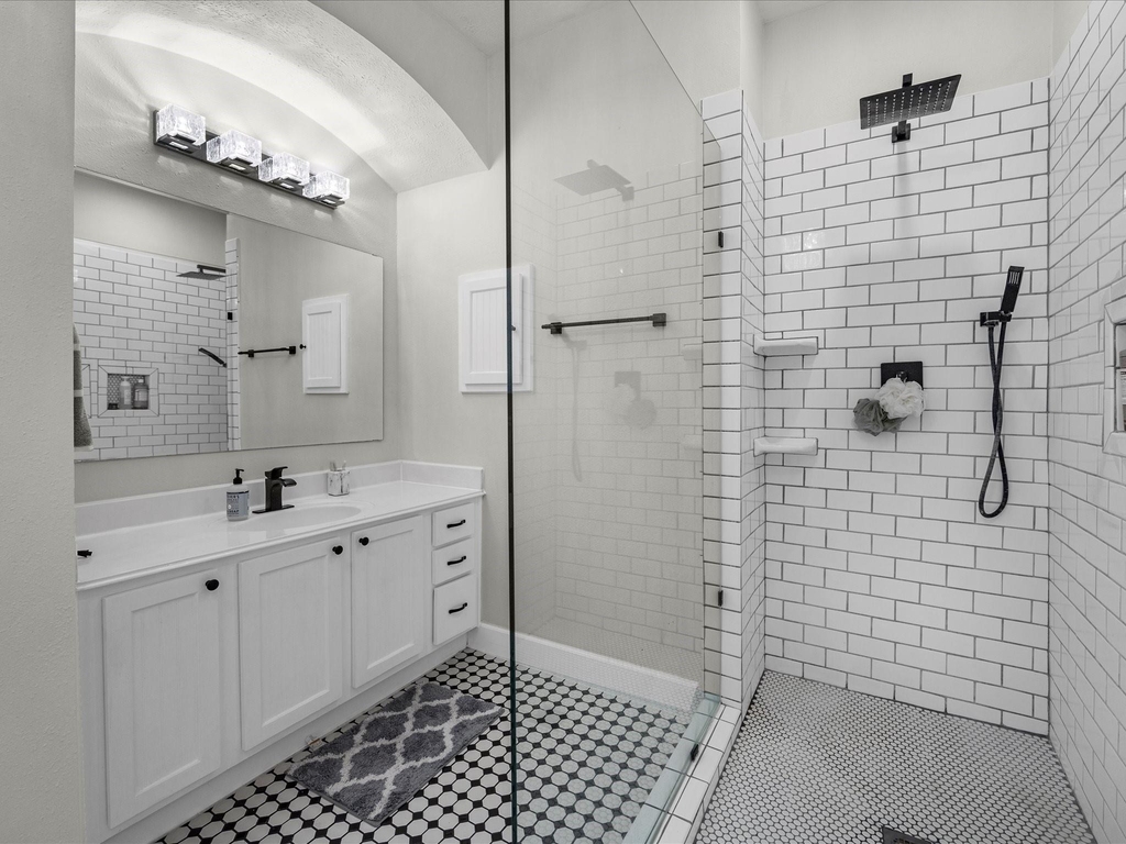 403 E 25th Street - Photo 10