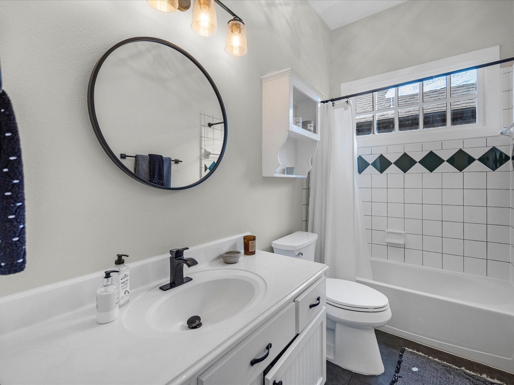 403 E 25th Street - Photo 12