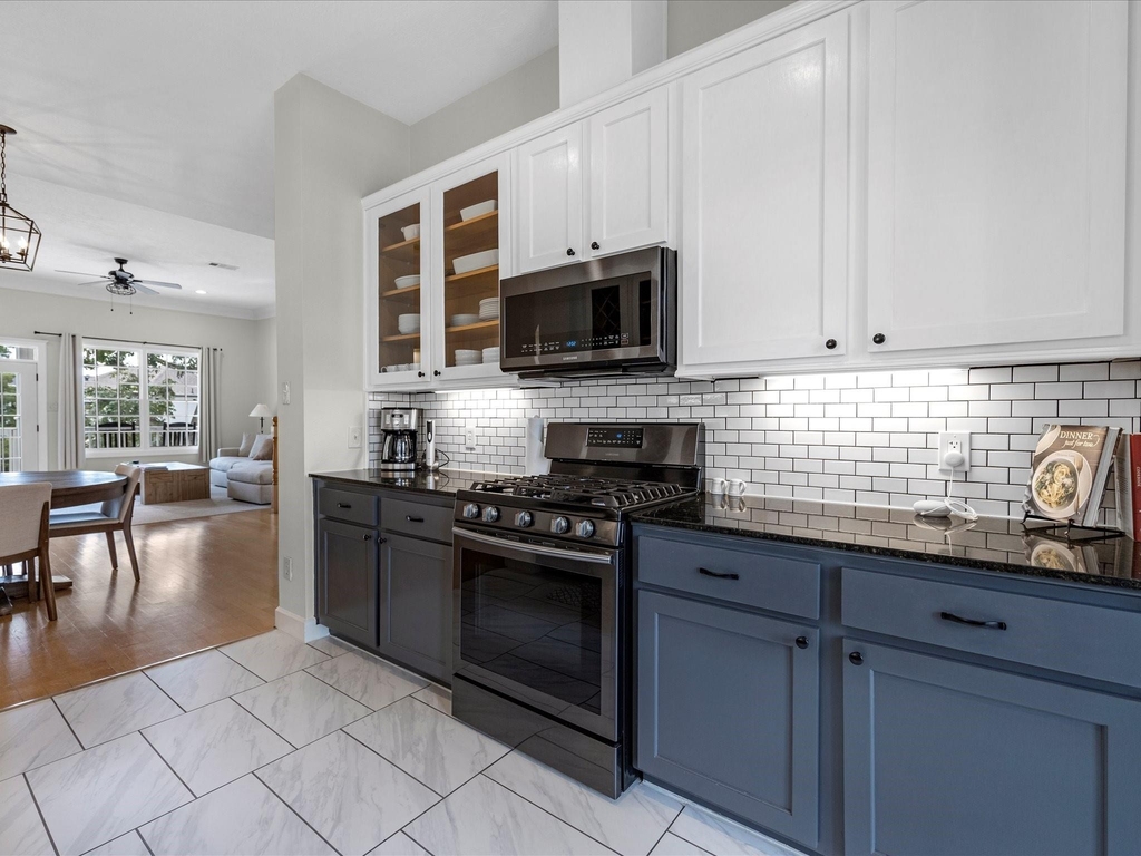 403 E 25th Street - Photo 6