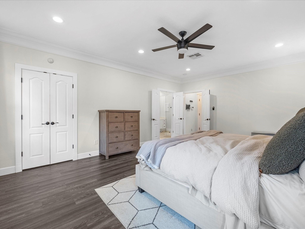 403 E 25th Street - Photo 8
