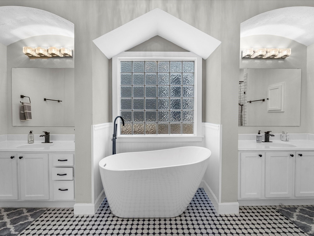 403 E 25th Street - Photo 9