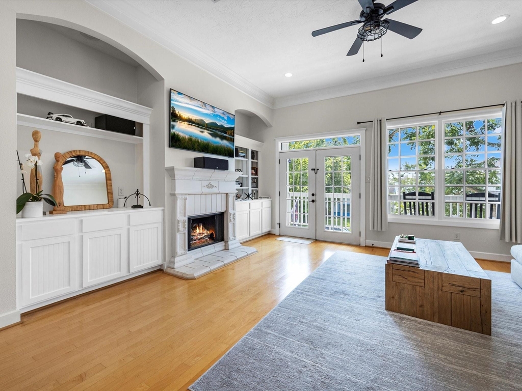 403 E 25th Street - Photo 1