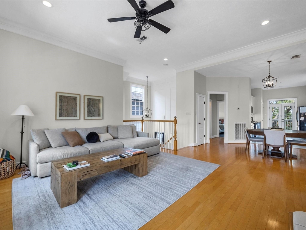 403 E 25th Street - Photo 2